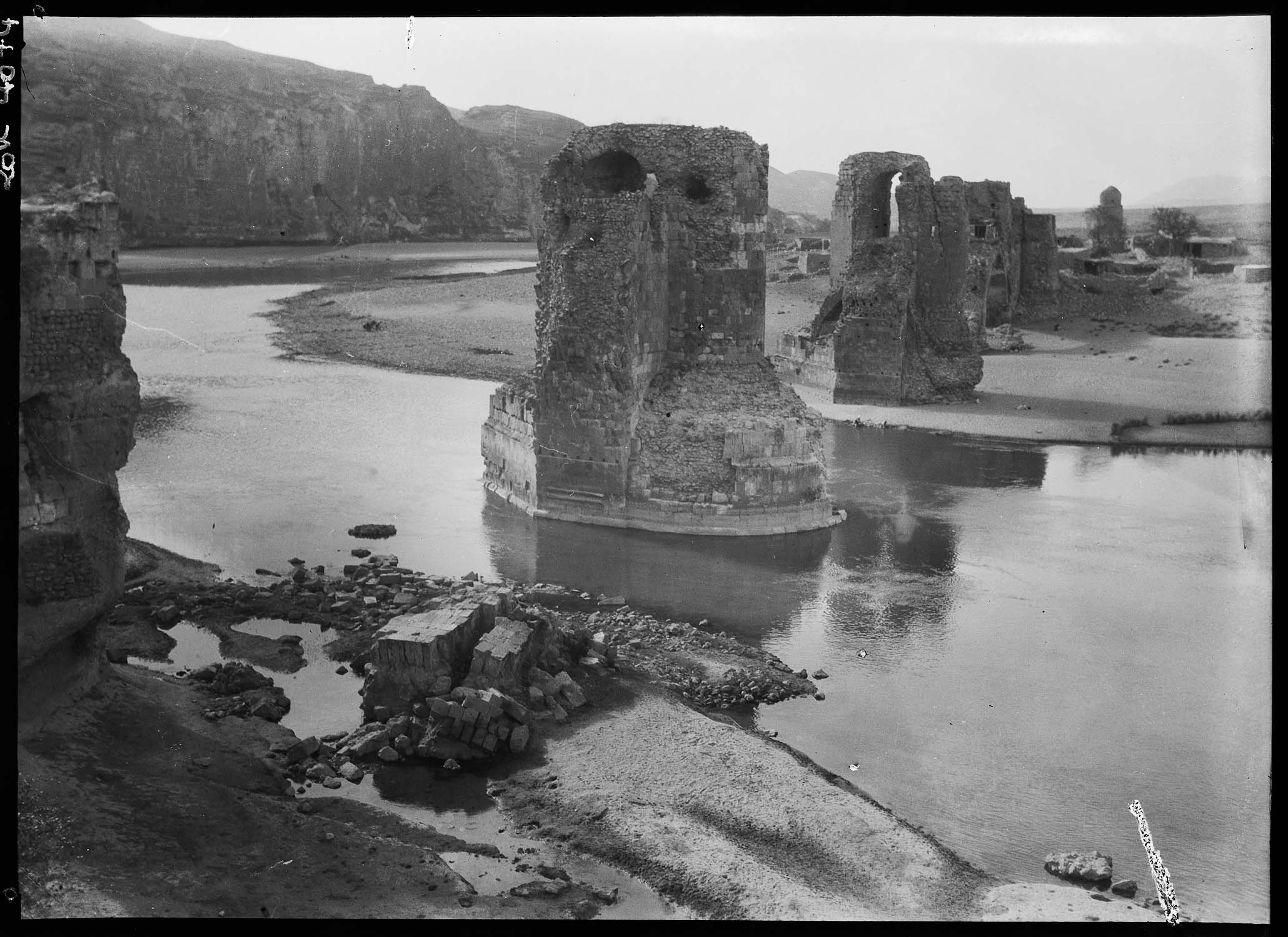 Vestiges du pont sur le Tigre
